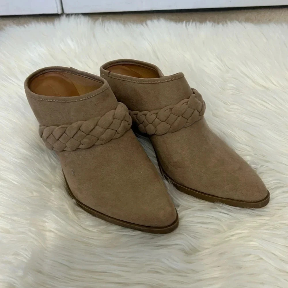 Universal Thread tan Mule heel shoes size 8 slip on clog faux suede